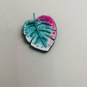 Leaf 🍃 brooch